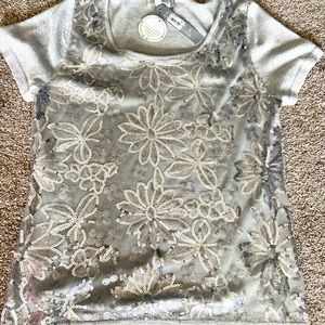 SILVER TOP Beyoncé asked everyone to wear silver & sequins to September concerts